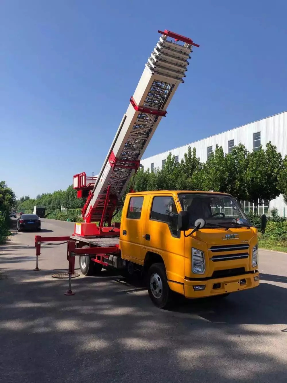 冠县附近的云梯车出租服务：轻松解决高空作业需求