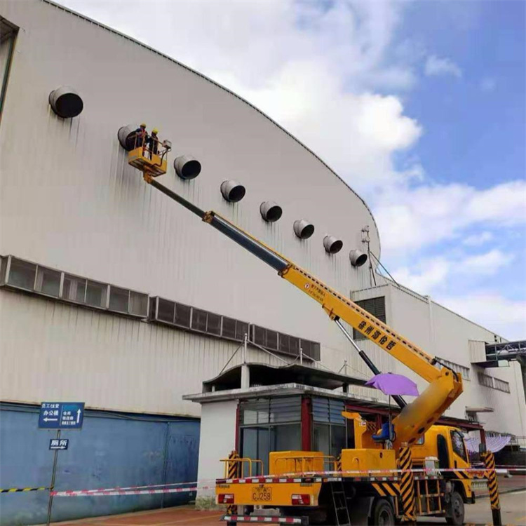 冠县高空作业车出租服务：专业广告牌安装解决方案